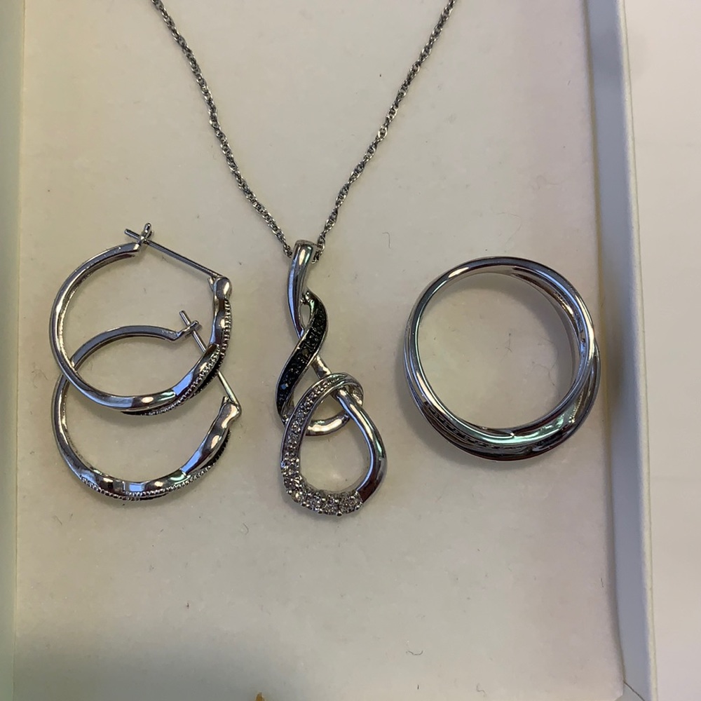 Kay jewelers necklace ring earrings